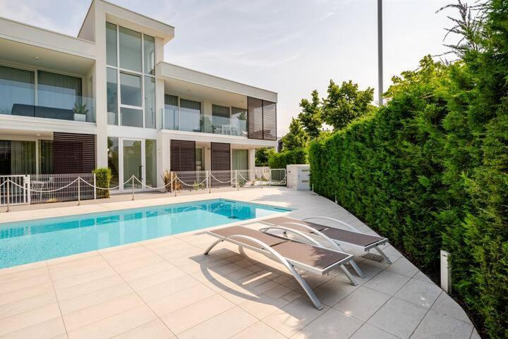 Apartment Luma With Pool Lido di Jesolo Esterno foto