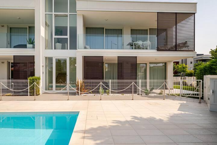 Apartment Luma With Pool Lido di Jesolo Esterno foto